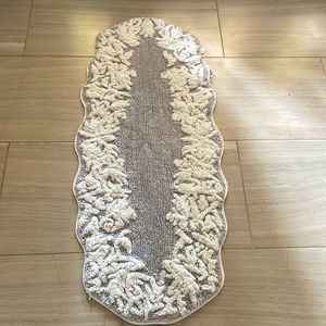 Anthropologie Geraldine Bath Mat Runner Gray White Large NWOT